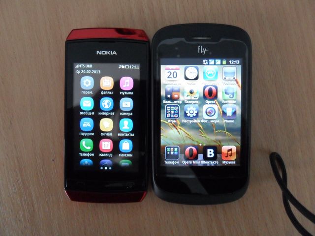 Nokia 306 и Fly Uno