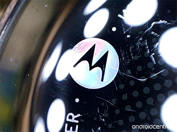 Moto 360 под микроскопом