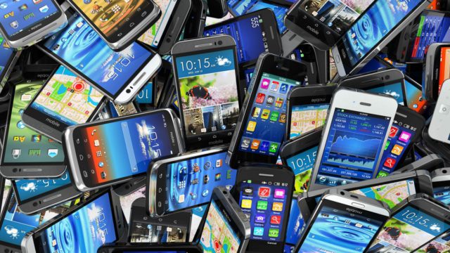 mobile-smartphones-pile-ss-1920-1200x675